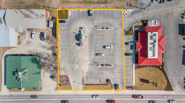 Hamilton Pizza Hut Parking Lot: 1006 N 1st St, Hamilton, MT 59840